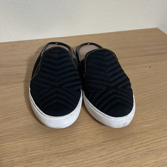 Donald J Pliner Women's Pauly-d Quilted Slippers size 6.5 - Picture 5 of 16